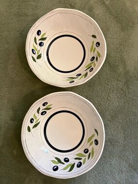 Set of 2 Olive Branch Ceramic serving bowls 9” in Cream and Green